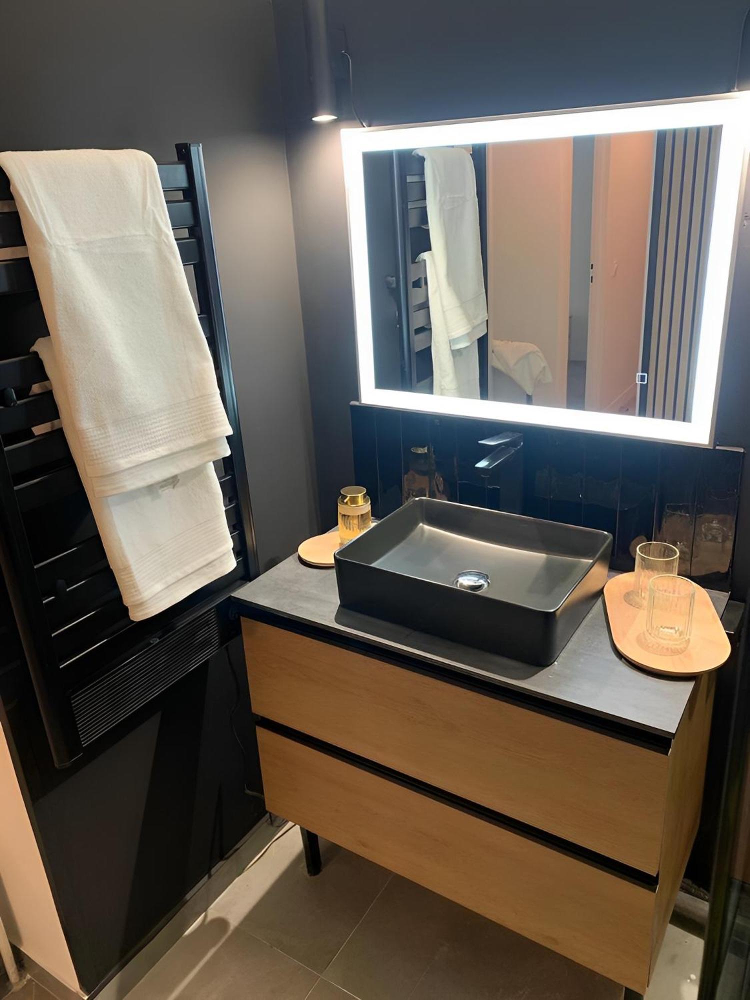 לוולואה פרה Magnifique Appartement, 3 Min De Paris מראה חיצוני תמונה